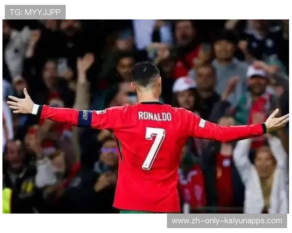 C罗无解进球拉满热度：足球场上的传奇永不落幕